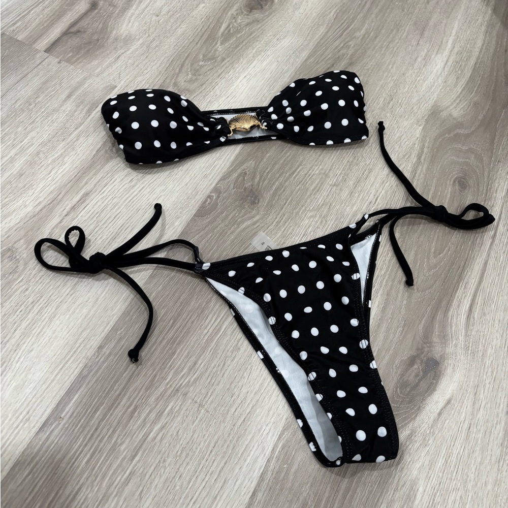 Black and White Polka Dot Clam Accent Bikini